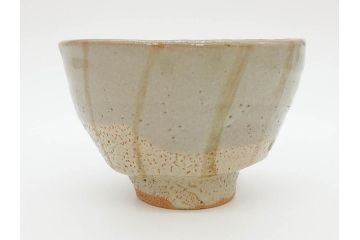 重要無形文化財　人間国宝　濱田庄司(浜田庄司)　益子焼　約14cm　4.4寸　優しい色合いで和の雰囲気を醸し出す鐵絵茶碗(鉄絵、抹茶碗、茶道具、茶器、和食器、四寸四分、共箱付き)(R-070848)