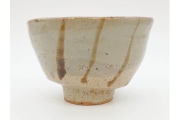 重要無形文化財　人間国宝　濱田庄司(浜田庄司)　益子焼　約14cm　4.4寸　優しい色合いで和の雰囲気を醸し出す鐵絵茶碗(鉄絵、抹茶碗、茶道具、茶器、和食器、四寸四分、共箱付き)(R-070848)