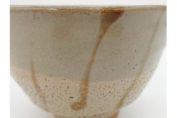 重要無形文化財　人間国宝　濱田庄司(浜田庄司)　益子焼　約14cm　4.4寸　優しい色合いで和の雰囲気を醸し出す鐵絵茶碗(鉄絵、抹茶碗、茶道具、茶器、和食器、四寸四分、共箱付き)(R-070848)