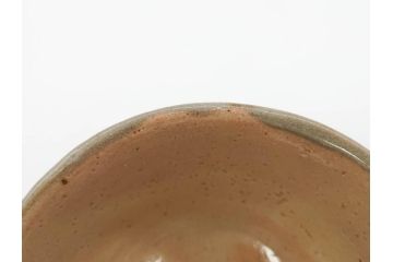 重要無形文化財　人間国宝　濱田庄司(浜田庄司)　益子焼　約14cm　4.4寸　優しい色合いで和の雰囲気を醸し出す鐵絵茶碗(鉄絵、抹茶碗、茶道具、茶器、和食器、四寸四分、共箱付き)(R-070848)