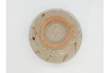 重要無形文化財　人間国宝　濱田庄司(浜田庄司)　益子焼　約14cm　4.4寸　優しい色合いで和の雰囲気を醸し出す鐵絵茶碗(鉄絵、抹茶碗、茶道具、茶器、和食器、四寸四分、共箱付き)(R-070848)
