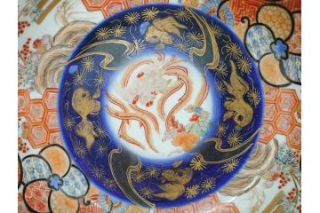 明治期　上手物　伊万里　金彩　色絵　鳳凰　龍　花鳥文　約28cm　9.2寸　鮮やかな色彩が素敵な大鉢(深鉢、和皿、和食器、共箱付き、九寸二分)(R-070849)