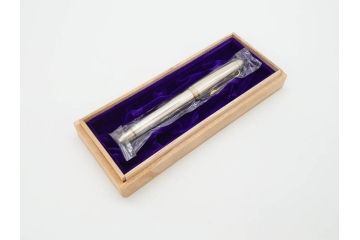 未使用品　セーラー　SAILOR JAPAN FOUNDED 1911　SILVER　シルバー　万年筆&カートリッジ・ケースセット(記念品、桐箱、筆記具、文具、銀製、箱付き)(R-070851)