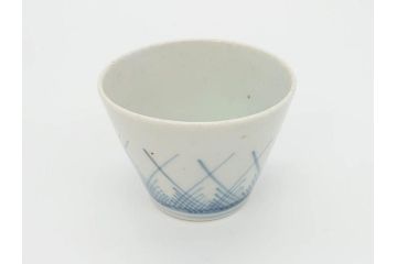 江戸期　古伊万里　染付　交叉草文(檜垣草)　シンプルなデザインと和の雰囲気が魅力的なそば猪口2客セット(蕎麦猪口、湯呑、湯のみ、ぐい呑み、和食器)(R-070852)