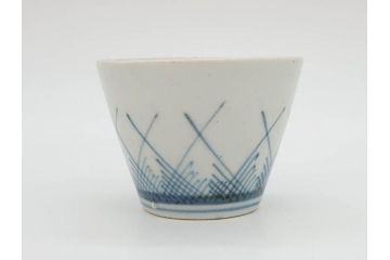 江戸期　古伊万里　染付　交叉草文(檜垣草)　シンプルなデザインと和の雰囲気が魅力的なそば猪口2客セット(蕎麦猪口、湯呑、湯のみ、ぐい呑み、和食器)(R-070852)