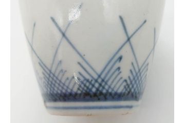 江戸期　古伊万里　染付　交叉草文(檜垣草)　シンプルなデザインと和の雰囲気が魅力的なそば猪口2客セット(蕎麦猪口、湯呑、湯のみ、ぐい呑み、和食器)(R-070852)