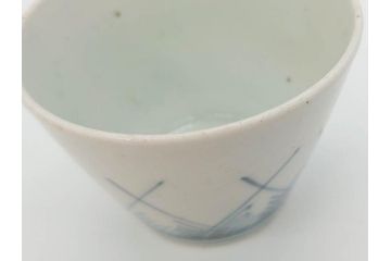江戸期　古伊万里　染付　交叉草文(檜垣草)　シンプルなデザインと和の雰囲気が魅力的なそば猪口2客セット(蕎麦猪口、湯呑、湯のみ、ぐい呑み、和食器)(R-070852)