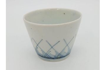 江戸期　古伊万里　染付　交叉草文(檜垣草)　シンプルなデザインと和の雰囲気が魅力的なそば猪口2客セット(蕎麦猪口、湯呑、湯のみ、ぐい呑み、和食器)(R-070852)