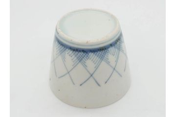 江戸期　古伊万里　染付　交叉草文(檜垣草)　シンプルなデザインと和の雰囲気が魅力的なそば猪口2客セット(蕎麦猪口、湯呑、湯のみ、ぐい呑み、和食器)(R-070852)