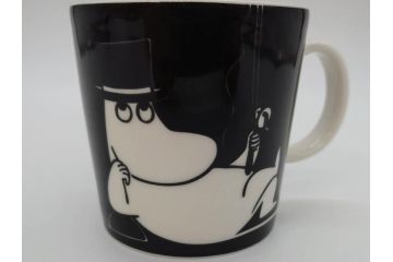 ARABIA FINLAND　廃盤　ムーミンシリーズ　可愛らしいデザインながらも落ち着いた雰囲気を醸し出すマグカップ2客セット(アラビア、フィンランド、Moomin、ムーミンパパ、北欧食器)(R-070860)