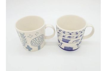 iittala(イッタラ)　廃盤　オイバ・トイッカ50周年記念　バード　イッタラ×つぼいねね　2009　1000個限定　可愛らしいデザインが魅力的なマグカップ2客セット(北欧食器、鳥、ブルー)(R-070861)