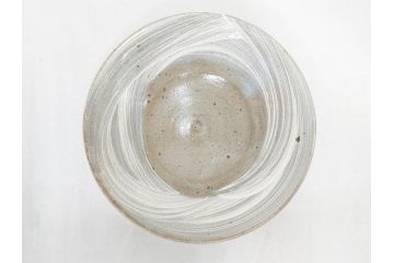 小林東五　對州窯　刷毛目(はけめ)　約22cm　7寸　上品な和の趣溢れる平皿(深皿、和皿、和食器、七寸、共箱付き)(R-070866)