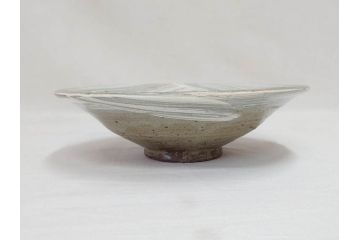 小林東五　對州窯　刷毛目(はけめ)　約22cm　7寸　上品な和の趣溢れる平皿(深皿、和皿、和食器、七寸、共箱付き)(R-070866)