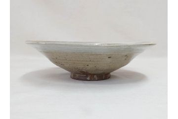 小林東五　對州窯　刷毛目(はけめ)　約22cm　7寸　上品な和の趣溢れる平皿(深皿、和皿、和食器、七寸、共箱付き)(R-070866)
