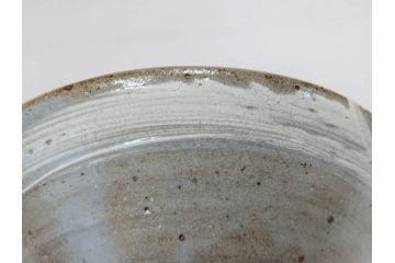 小林東五　對州窯　刷毛目(はけめ)　約22cm　7寸　上品な和の趣溢れる平皿(深皿、和皿、和食器、七寸、共箱付き)(R-070866)