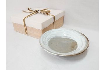 小林東五　對州窯　刷毛目(はけめ)　約21cm　6.9寸　上品な和の趣溢れる平皿(深皿、和皿、和食器、六寸九分、共箱付き)(R-070867)