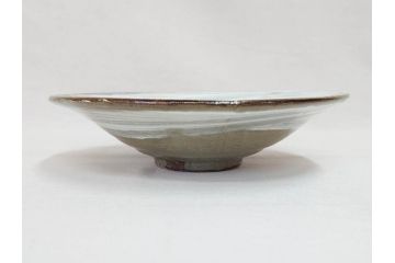 小林東五　對州窯　刷毛目(はけめ)　約21cm　6.9寸　上品な和の趣溢れる平皿(深皿、和皿、和食器、六寸九分、共箱付き)(R-070867)