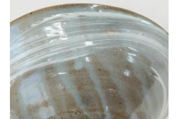 小林東五　對州窯　刷毛目(はけめ)　約21cm　6.9寸　上品な和の趣溢れる平皿(深皿、和皿、和食器、六寸九分、共箱付き)(R-070867)
