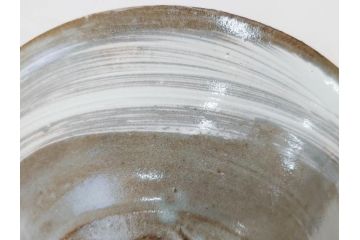 小林東五　對州窯　刷毛目(はけめ)　約21cm　6.9寸　上品な和の趣溢れる平皿(深皿、和皿、和食器、六寸九分、共箱付き)(R-070867)