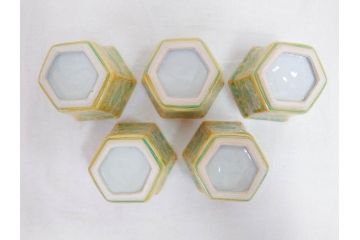 古余呂技　川瀬竹志　黄地緑彩　緻密な彫りの意匠が見事な六角小鉢5客セット(和食器、共箱付き)(R-070868)