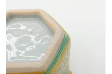 古余呂技　川瀬竹志　黄地緑彩　緻密な彫りの意匠が見事な六角小鉢5客セット(和食器、共箱付き)(R-070868)