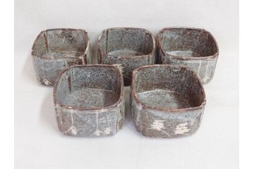 時代物　鼠志野(鼠志埜)　絵柄と色合いが落ち着いた和の雰囲気を醸し出す入隅四方向付5客セット(尾州門戸家伝来、美濃焼、和食器、共箱付き)(R-070870)