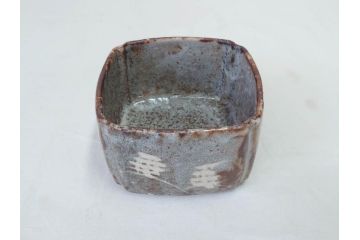 時代物　鼠志野(鼠志埜)　絵柄と色合いが落ち着いた和の雰囲気を醸し出す入隅四方向付5客セット(尾州門戸家伝来、美濃焼、和食器、共箱付き)(R-070870)