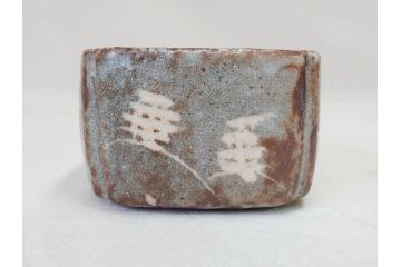 時代物　鼠志野(鼠志埜)　絵柄と色合いが落ち着いた和の雰囲気を醸し出す入隅四方向付5客セット(尾州門戸家伝来、美濃焼、和食器、共箱付き)(R-070870)