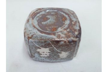 時代物　鼠志野(鼠志埜)　絵柄と色合いが落ち着いた和の雰囲気を醸し出す入隅四方向付5客セット(尾州門戸家伝来、美濃焼、和食器、共箱付き)(R-070870)