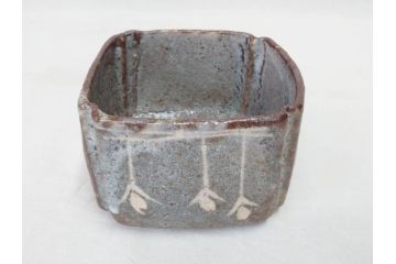 時代物　鼠志野(鼠志埜)　絵柄と色合いが落ち着いた和の雰囲気を醸し出す入隅四方向付5客セット(尾州門戸家伝来、美濃焼、和食器、共箱付き)(R-070870)