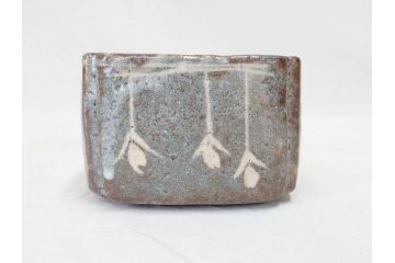 時代物　鼠志野(鼠志埜)　絵柄と色合いが落ち着いた和の雰囲気を醸し出す入隅四方向付5客セット(尾州門戸家伝来、美濃焼、和食器、共箱付き)(R-070870)