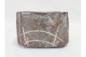 時代物　鼠志野(鼠志埜)　絵柄と色合いが落ち着いた和の雰囲気を醸し出す入隅四方向付5客セット(尾州門戸家伝来、美濃焼、和食器、共箱付き)(R-070870)