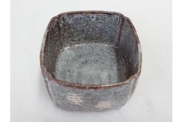時代物　鼠志野(鼠志埜)　絵柄と色合いが落ち着いた和の雰囲気を醸し出す入隅四方向付5客セット(尾州門戸家伝来、美濃焼、和食器、共箱付き)(R-070870)