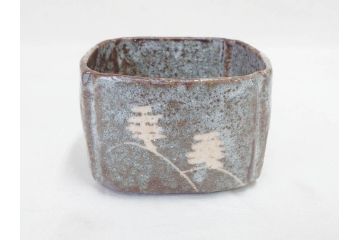 時代物　鼠志野(鼠志埜)　絵柄と色合いが落ち着いた和の雰囲気を醸し出す入隅四方向付5客セット(尾州門戸家伝来、美濃焼、和食器、共箱付き)(R-070870)