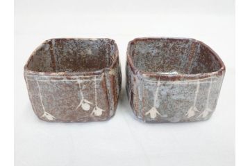 時代物　鼠志野(鼠志埜)　絵柄と色合いが落ち着いた和の雰囲気を醸し出す入隅四方向付5客セット(尾州門戸家伝来、美濃焼、和食器、共箱付き)(R-070870)