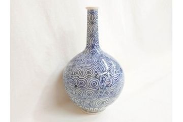 江戸〜明治　古伊万里　染付　蛸唐草　細やかな意匠が施された美しい花瓶(花入、花器、壺、壷)(R-070877)
