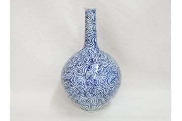 江戸〜明治　古伊万里　染付　蛸唐草　細やかな意匠が施された美しい花瓶(花入、花器、壺、壷)(R-070877)