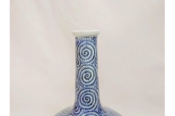 江戸〜明治　古伊万里　染付　蛸唐草　細やかな意匠が施された美しい花瓶(花入、花器、壺、壷)(R-070877)