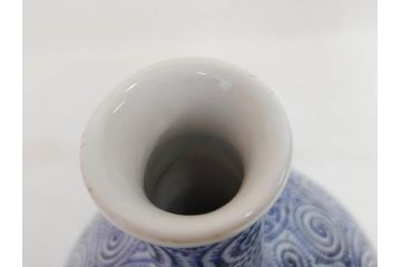 江戸〜明治　古伊万里　染付　蛸唐草　細やかな意匠が施された美しい花瓶(花入、花器、壺、壷)(R-070877)