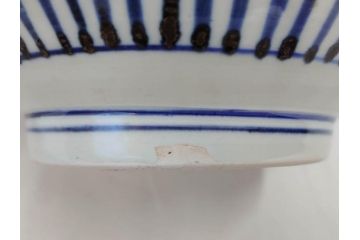 江戸〜明治　古伊万里　染付　蛸唐草　細やかな意匠が施された美しい花瓶(花入、花器、壺、壷)(R-070877)