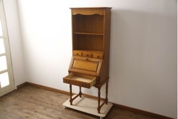 中古　横浜クラシック家具　ダニエル(Daniel)　艶のある木肌と品のある佇まいが美しいビューローブックシェルフ(ブックケース、ライティングビューロー、飾り棚、収納棚、本棚、デスク、在宅ワーク、在宅用)(R-070912)