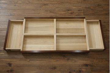 中古　高級品!!　岩手県認定伝統工芸品　南部箪笥　重厚感のある佇まいでお部屋の主役におすすめ!!　欅(ケヤキ)材の大きな囲炉裏テーブルとサイドテーブルのセット(木製火鉢、ダイニングテーブル、食卓、4人掛け、6人掛け、エンドテーブル)(定価約150万円)(R-070915)