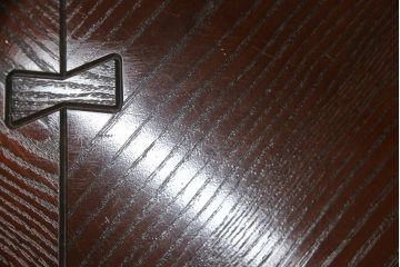 中古　高級品!!　岩手県認定伝統工芸品　南部箪笥　重厚感のある佇まいでお部屋の主役におすすめ!!　欅(ケヤキ)材の大きな囲炉裏テーブルとサイドテーブルのセット(木製火鉢、ダイニングテーブル、食卓、4人掛け、6人掛け、エンドテーブル)(定価約150万円)(R-070915)