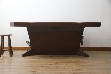 中古　高級品!!　岩手県認定伝統工芸品　南部箪笥　重厚感のある佇まいでお部屋の主役におすすめ!!　欅(ケヤキ)材の大きな囲炉裏テーブルとサイドテーブルのセット(木製火鉢、ダイニングテーブル、食卓、4人掛け、6人掛け、エンドテーブル)(定価約150万円)(R-070915)