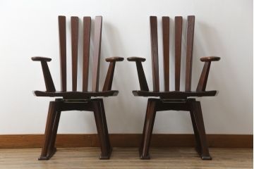 中古　高級品!!　岩手県認定伝統工芸品　南部箪笥　欅(ケヤキ)材　美術品のような佇まいが目を惹くスピンチェア2脚セット(回転椅子、板座チェア、アームチェア、ダイニングチェア、椅子、イス)(定価1脚約12万円)(R-070916)