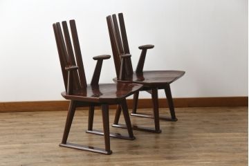 中古　高級品!!　岩手県認定伝統工芸品　南部箪笥　欅(ケヤキ)材　美術品のような佇まいが目を惹くスピンチェア2脚セット(回転椅子、板座チェア、アームチェア、ダイニングチェア、椅子、イス)(定価1脚約12万円)(R-070916)