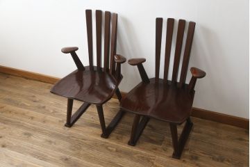 中古　高級品!!　岩手県認定伝統工芸品　南部箪笥　欅(ケヤキ)材　美術品のような佇まいが目を惹くスピンチェア2脚セット(回転椅子、板座チェア、アームチェア、ダイニングチェア、椅子、イス)(定価1脚約12万円)(R-070916)