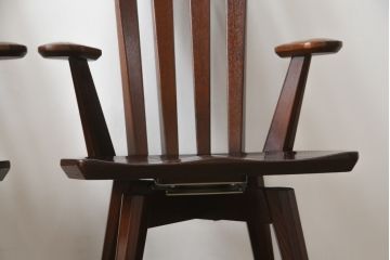 中古　高級品!!　岩手県認定伝統工芸品　南部箪笥　欅(ケヤキ)材　美術品のような佇まいが目を惹くスピンチェア2脚セット(回転椅子、板座チェア、アームチェア、ダイニングチェア、椅子、イス)(定価1脚約12万円)(R-070916)