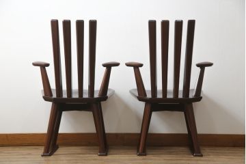 中古　高級品!!　岩手県認定伝統工芸品　南部箪笥　欅(ケヤキ)材　美術品のような佇まいが目を惹くスピンチェア2脚セット(回転椅子、板座チェア、アームチェア、ダイニングチェア、椅子、イス)(定価1脚約12万円)(R-070916)