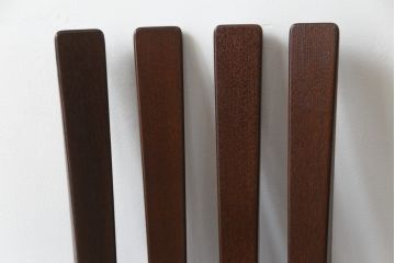 中古　高級品!!　岩手県認定伝統工芸品　南部箪笥　欅(ケヤキ)材　美術品のような佇まいが目を惹くスピンチェア4脚セット(回転椅子、板座チェア、アームチェア、ダイニングチェア、椅子、イス)(定価1脚約12万円)(R-070917)